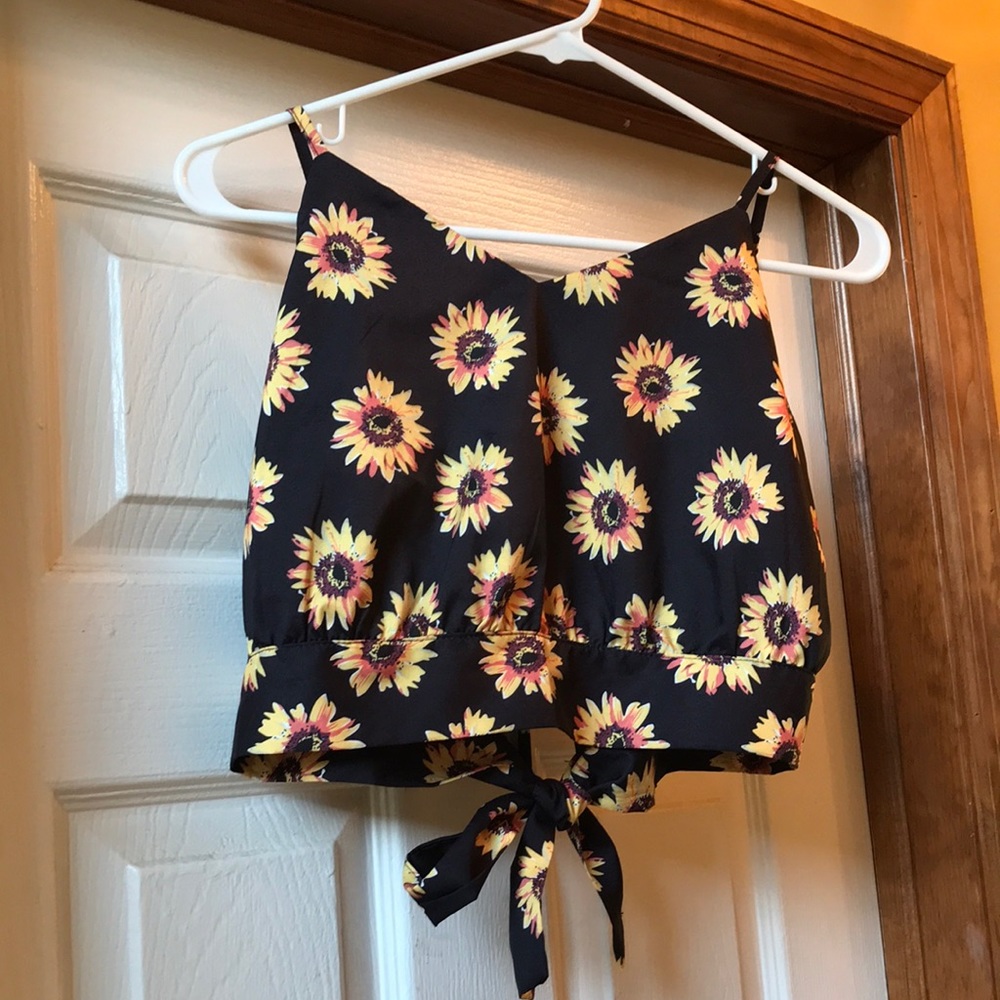 Sunflower Cropped Tank-Top with Open Back and Bow Shein Women’s Small